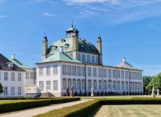 denmark/north-zealand/attraction/fredensborg-slotshave