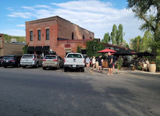 colorado/steamboat-springs/landmark/laundry-kitchen-cocktails