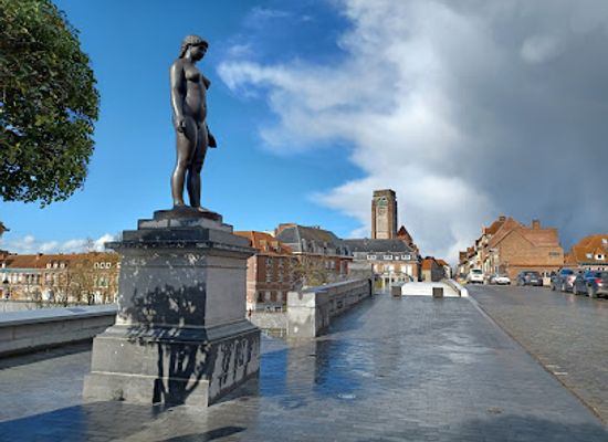belgium/tournai/landmark/statue-de-la-naiade