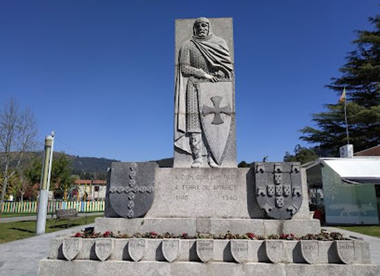 portugal/minho/landmark/monumento-a-dom-gualdim-pais