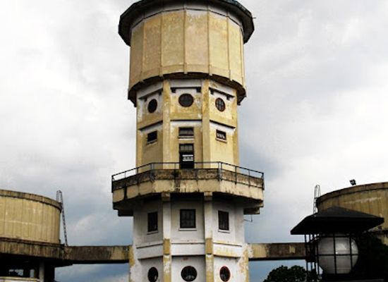 indonesia/jambi/landmark/oude-indie-water-toren-bij-djambie-regentschap