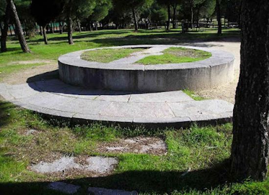 spain/madrid-community/landmark/fuente-del-14-de-abril-ruinas