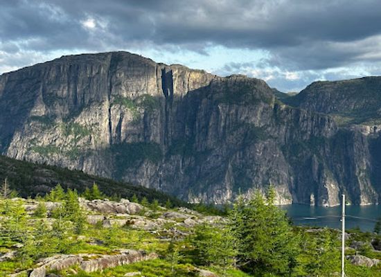 norway/lysefjord/landmark/skroyla