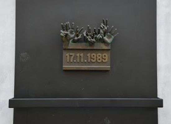 czechia/prague/landmark/velvet-revolution-memorial