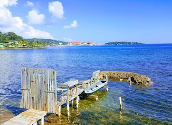 honduras/roatan/landmark/stone-castle-cameo-factory-institute