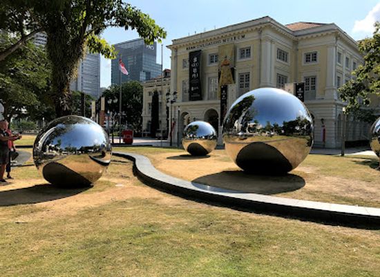 singapore/chinatown/landmark/mirror-balls-sculpture-24-hours-in-singapore