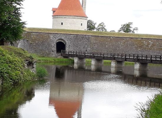 estonia/kuressaare/landmark/kuressaare-teise-mudaravila-asukoht-ja-malestuskivi