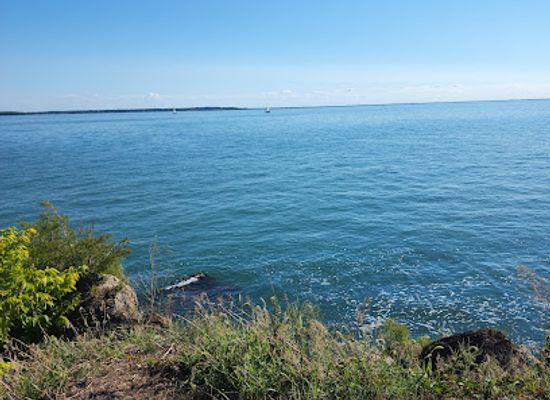 ohio/put-in-bay/landmark/south-bass-island-light-llc