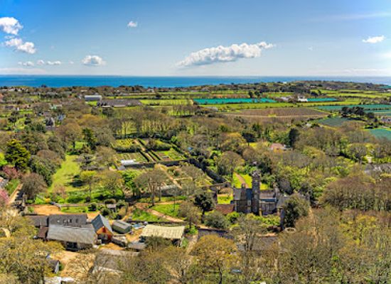 guernsey/brecqhou/landmark/la-seigneurie-house-and-gardens
