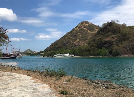 indonesia/komodo-national-park/landmark/waecicu-beach