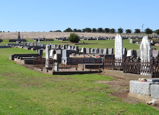 australia/mallee/landmark/tower-hill-cemetery