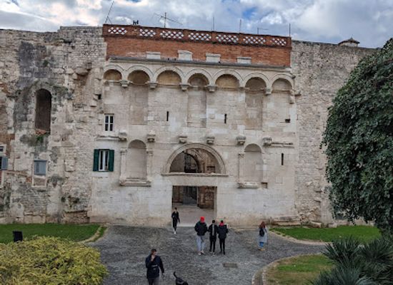 croatia/split/landmark/mala-papaliceva-palaca