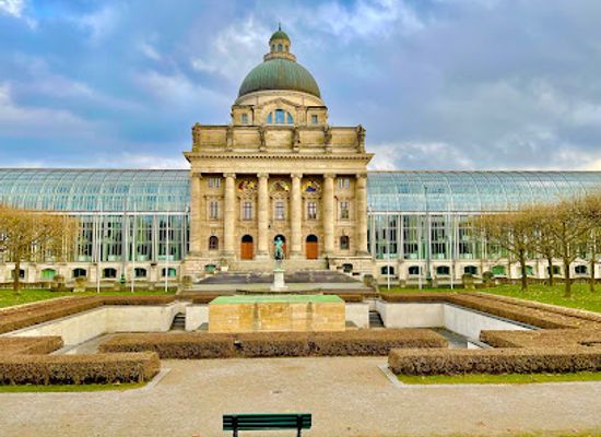 germany/munich/landmark/war-memorial-in-the-courtyard