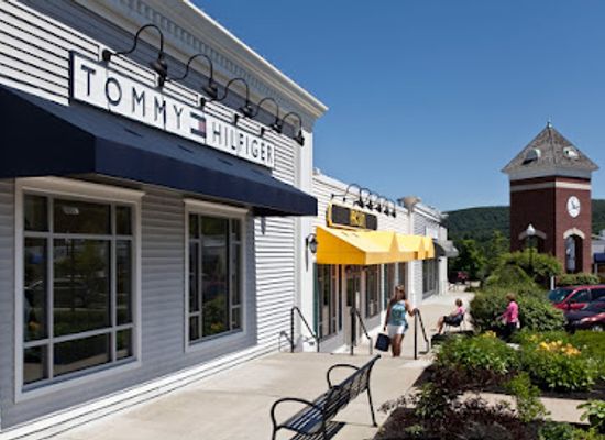 massachusetts/berkshires/landmark/lee-premium-outlets