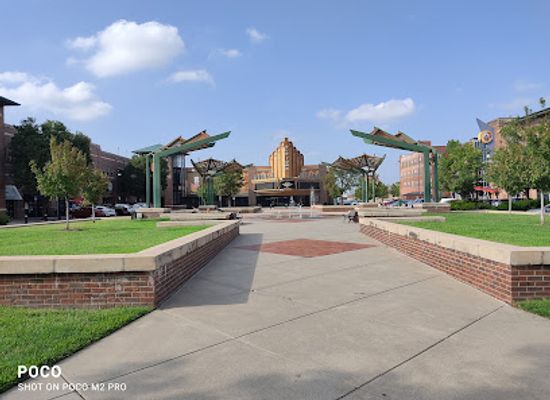 kansas/wichita/landmark/old-town-square