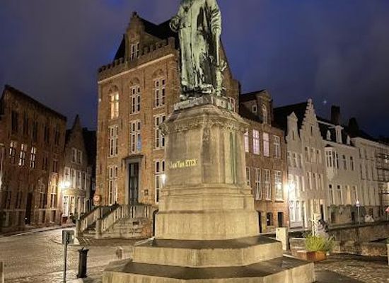 belgium/bruges/landmark/statue-jan-van-eyck