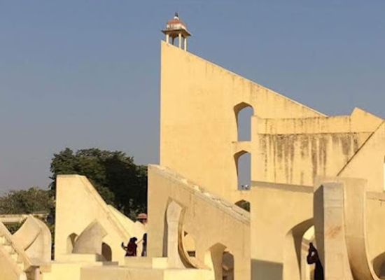 india/jaipur/jantar-mantar/landmark/laghu-samrat-yantra