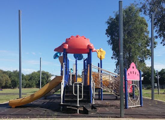 australia/central-highlands/landmark/vicki-peters-park
