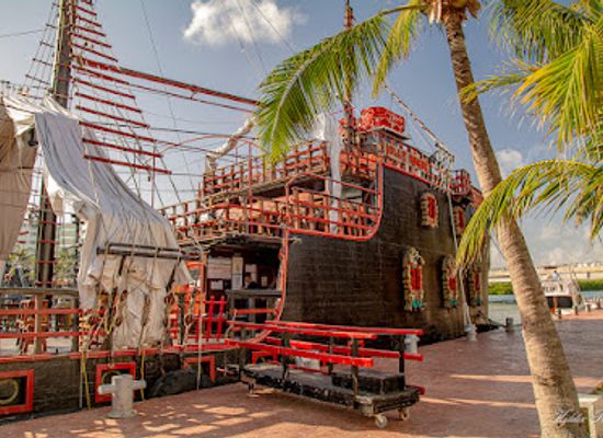 mexico/cancun/landmark/captain-hook-cancun
