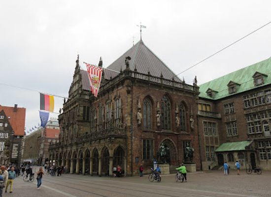 germany/bremen/landmark/heralds-at-bremen-city-hall