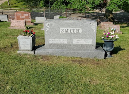 ohio/akron/highland-square/landmark/dr-bob-s-grave