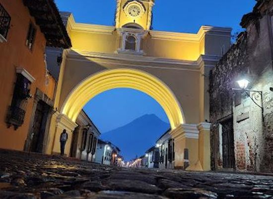 guatemala/pacific-lowlands/landmark/arch-street