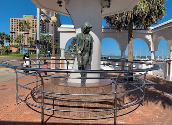 texas/corpus-christi/landmark/selena-memorial-statue