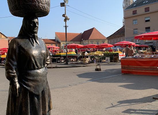 croatia/zagreb/kaptol/landmark/statue-of-kumica-barica