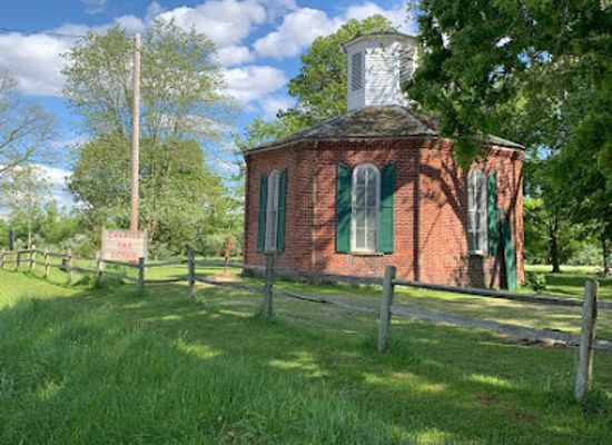 illinois/grand-prairie/landmark/charter-oak-schoolhouse