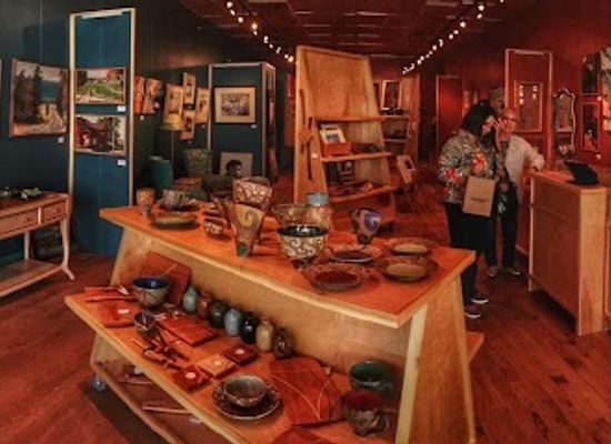 michigan/northern-michigan/landmark/somebody-s-gallery