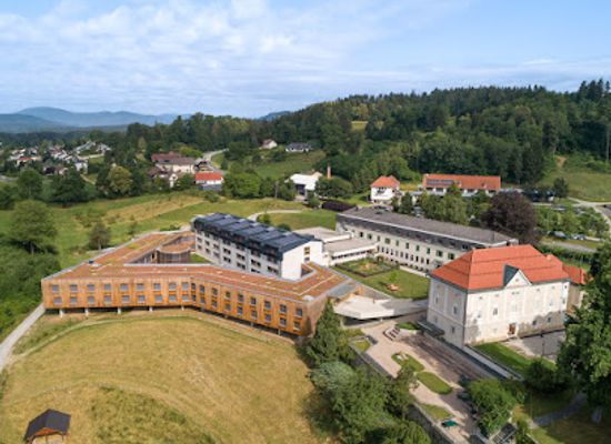 austria/klagenfurt/landmark/schloss-pitzelstatten