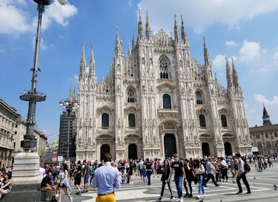 italy/milan/landmark/piazza-mercanti