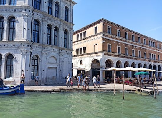 italy/veneto/landmark/il-gobbo-di-rialto