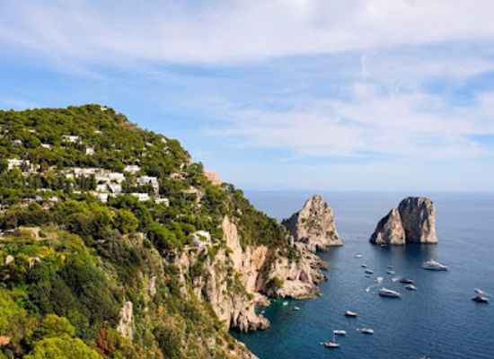 italy/capri/landmark/blue-grotto