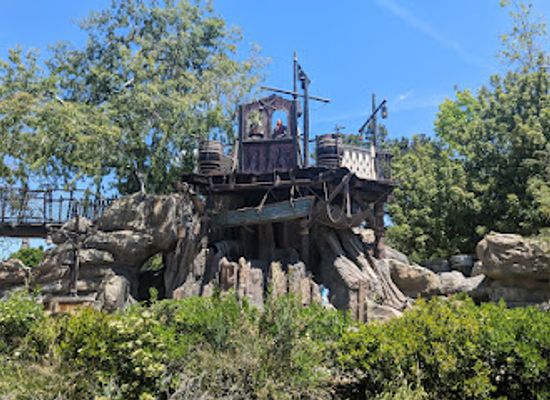 california/anaheim/disneyland-resort/landmark/pirate-s-lair-on-tom-sawyer-island