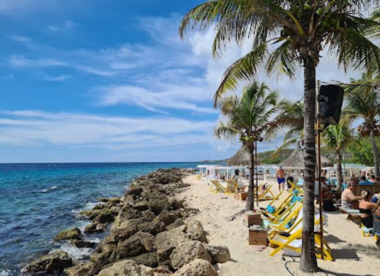 curacao/caracas-bay/landmark/jan-thiel-beach