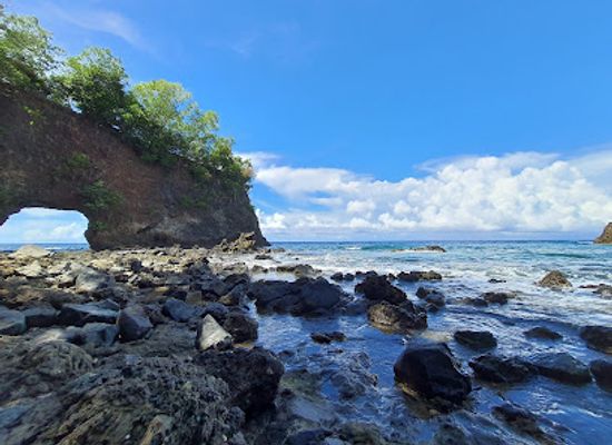 indonesia/maluku-islands/landmark/pintu-kota-beach