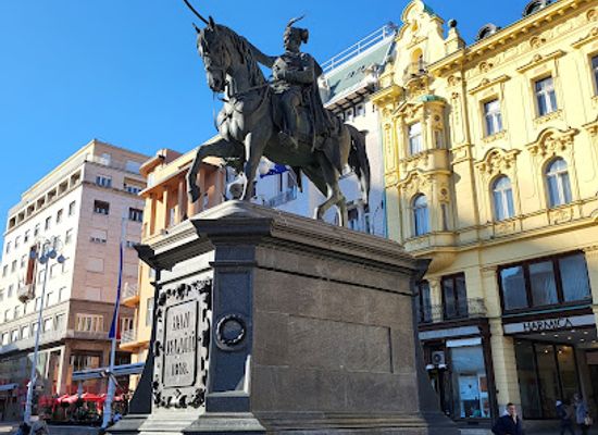 croatia/zagreb/landmark/statue-of-kumica-barica