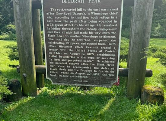 wisconsin/kickapoo-valley/landmark/wisconsin-state-historical-marker-81-decorah-peak