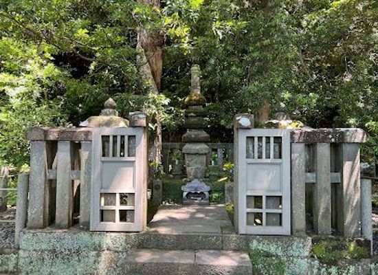 japan/sagami/landmark/grave-of-minamoto-yoritomo