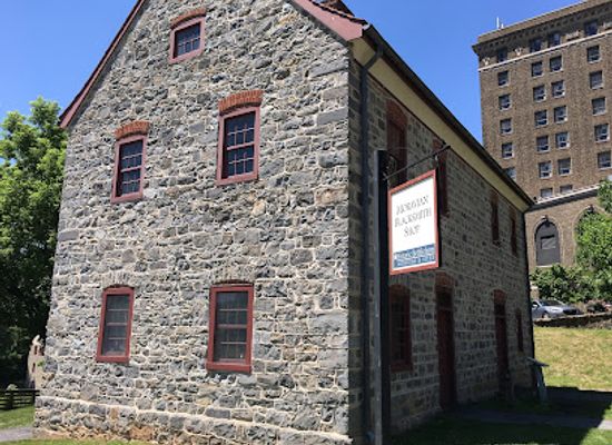 pennsylvania/lehigh-valley/landmark/1750-smithy