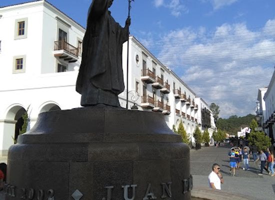 guatemala/guatemala-city/landmark/john-paul-ii-monument