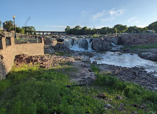south-dakota/sioux-falls/falls-park/landmark/queen-bee-turbine-house