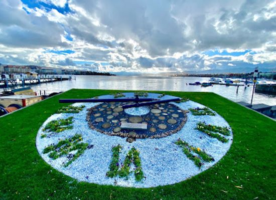 switzerland/zurich-lake/landmark/flower-clock