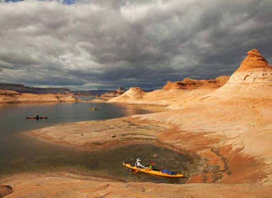 arizona/page/landmark/kayak-lake-powell
