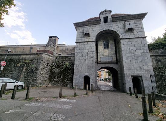 france/grenoble/landmark/porte-saint-laurent