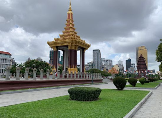 cambodia/phnom-penh/chamkar-mon/landmark/statue-of-his-majesty-preah-bat-samdech-preah-norodom-sihanouk