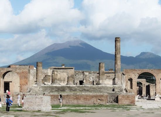 italy/pompeii/landmark/granaries-of-the-forum