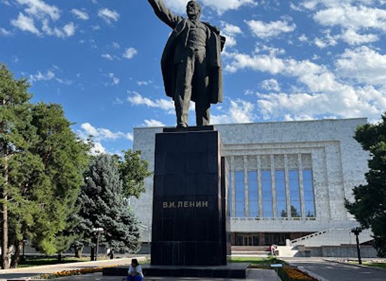 kyrgyzstan/chuy-valley/landmark/vladimir-lenin-statue