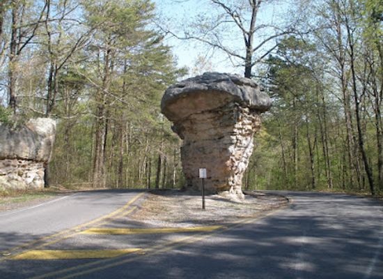 alabama/little-river-canyon-national-preserve/landmark/mushroom-rock